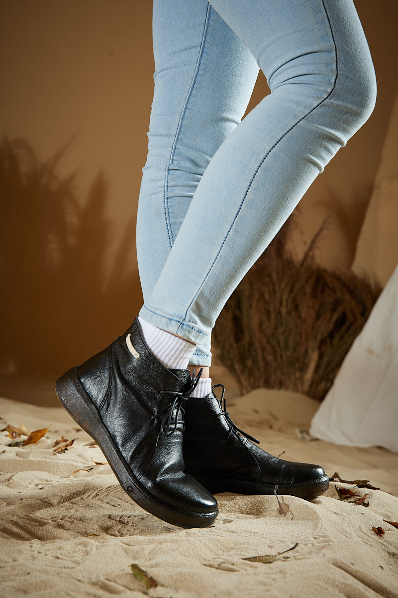 Rumour Has It | Brycen Low Ankle Leather Boots - Black