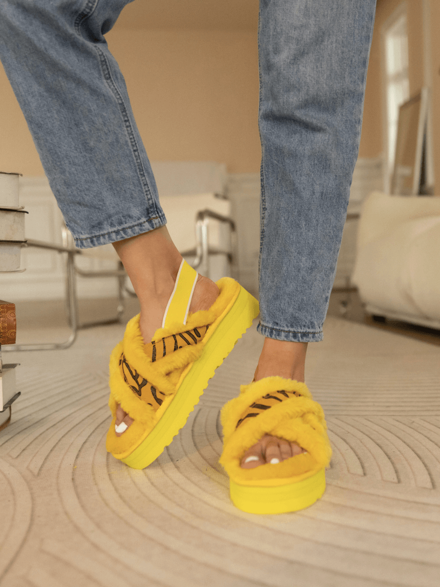 Smaibulun Ugg | Roar Wool Lined Criss-Cross Strap Slipper - Yellow