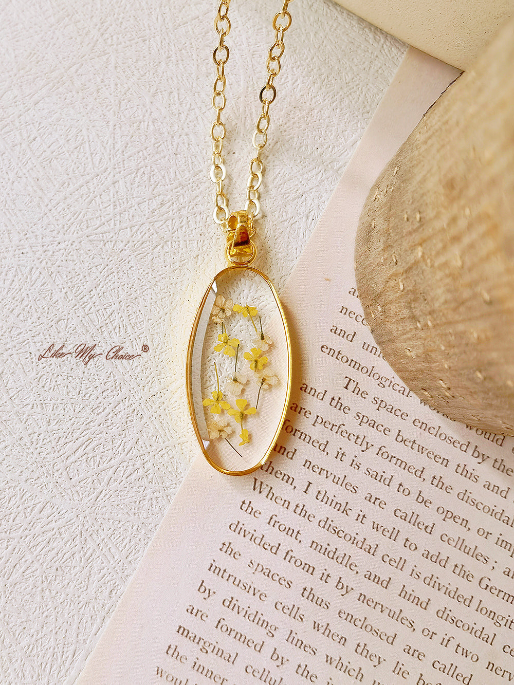 Mini Tulip Golden Oval Pendant  Natural Resin Necklace