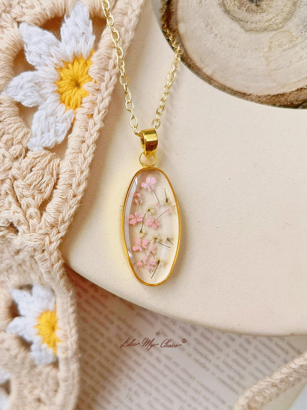 Mini Tulip Golden Oval Pendant  Natural Resin Necklace