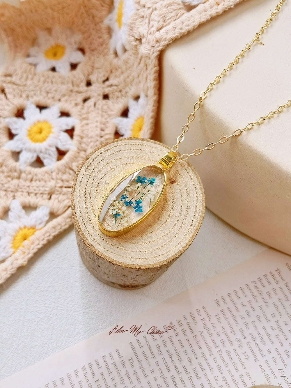 Mini Tulip Golden Oval Pendant  Natural Resin Necklace