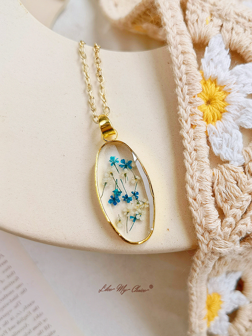 Mini Tulip Golden Oval Pendant  Natural Resin Necklace