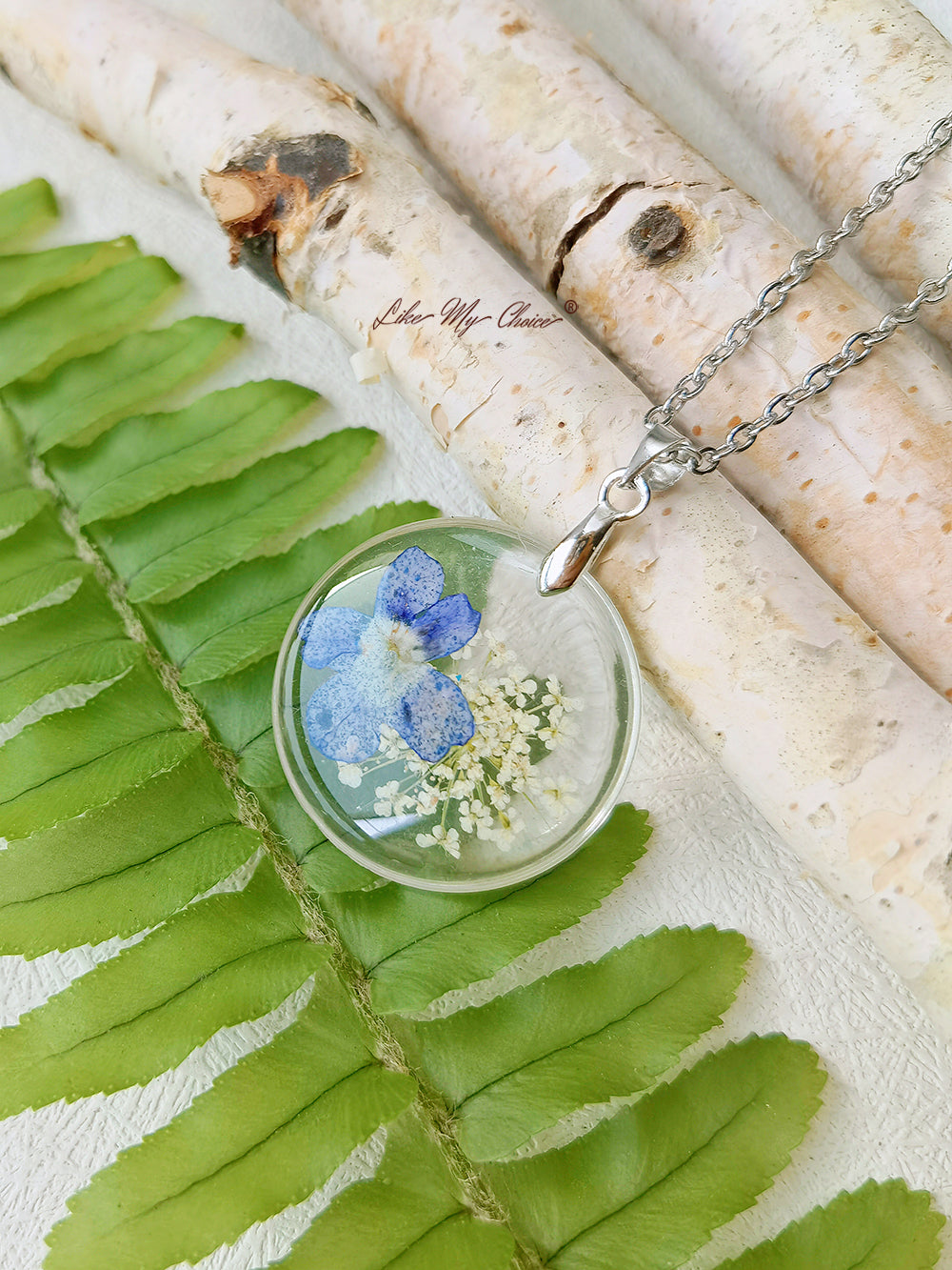 Queen Anne Lace Mallows Flower Botanical Pendant Circle Necklace