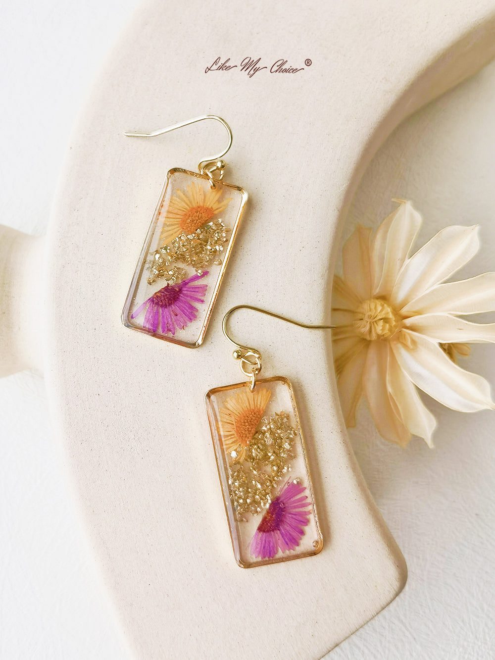 Daisy Gold Leaf Dried Flower Earrings