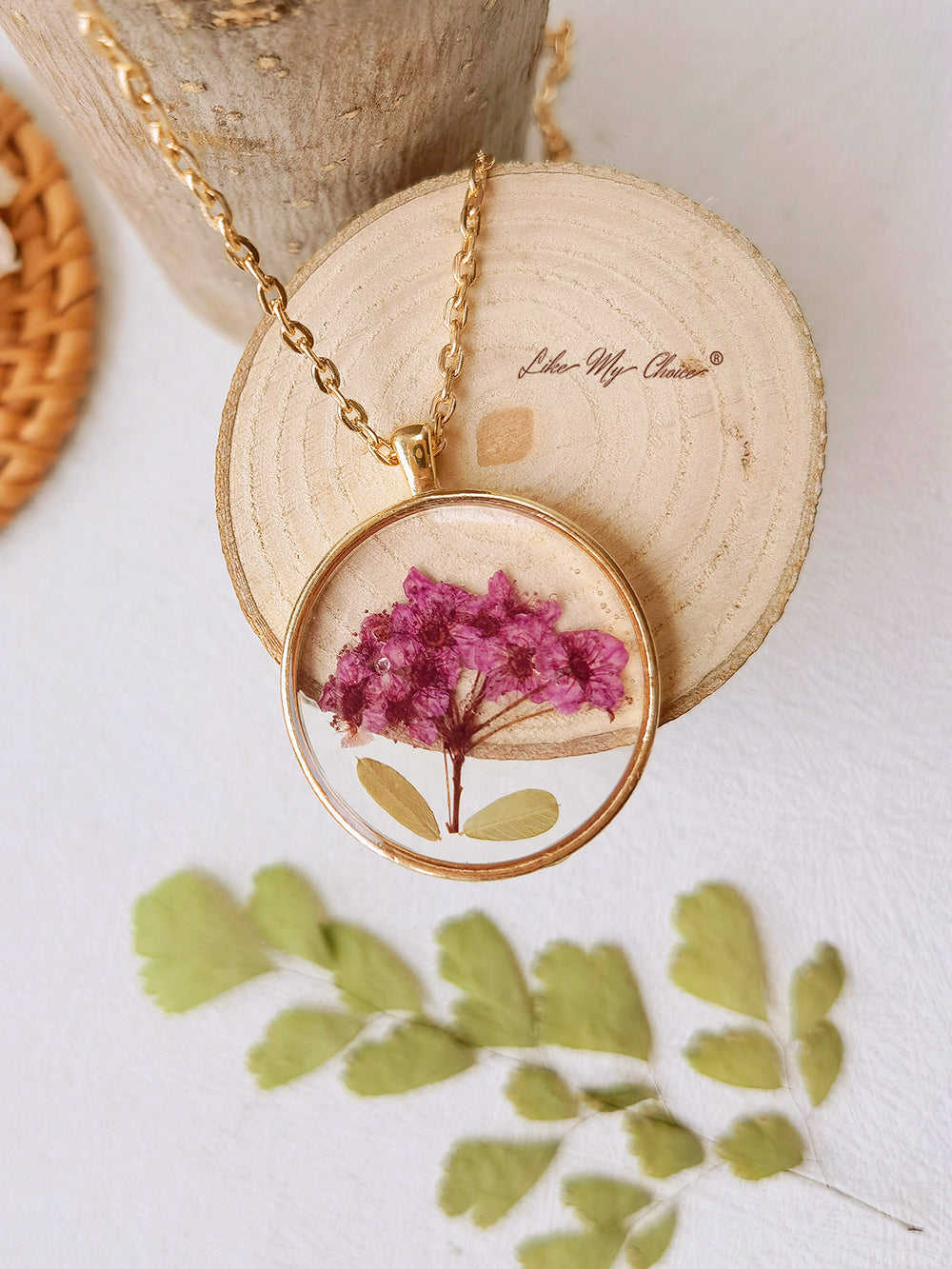 Natural Gypsophila Flower Resin Pressed Flower Botanical Pendant Round Necklace