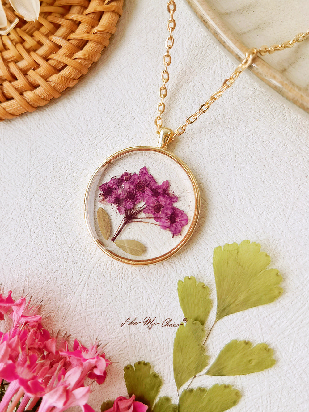 Natural Gypsophila Flower Resin Pressed Flower Botanical Pendant Round Necklace