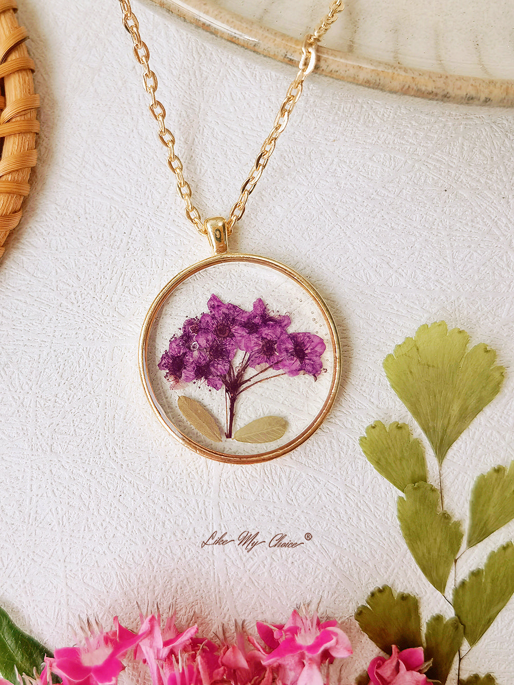 Natural Gypsophila Flower Resin Pressed Flower Botanical Pendant Round Necklace