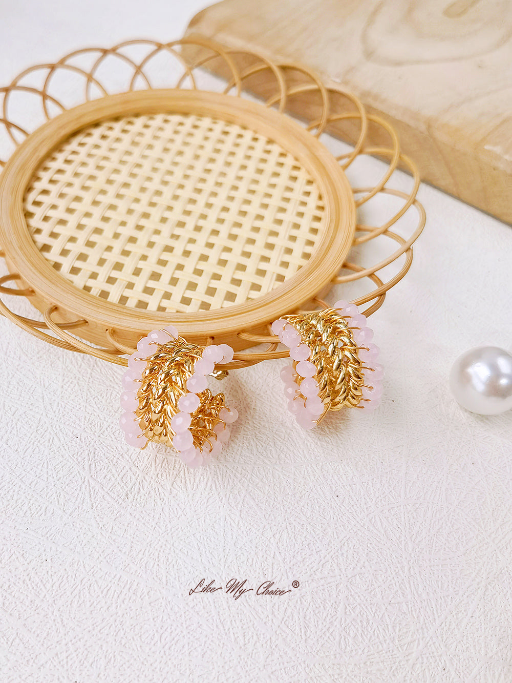 Three-Layered C-shaped Pearl Earrings with Geometric Design