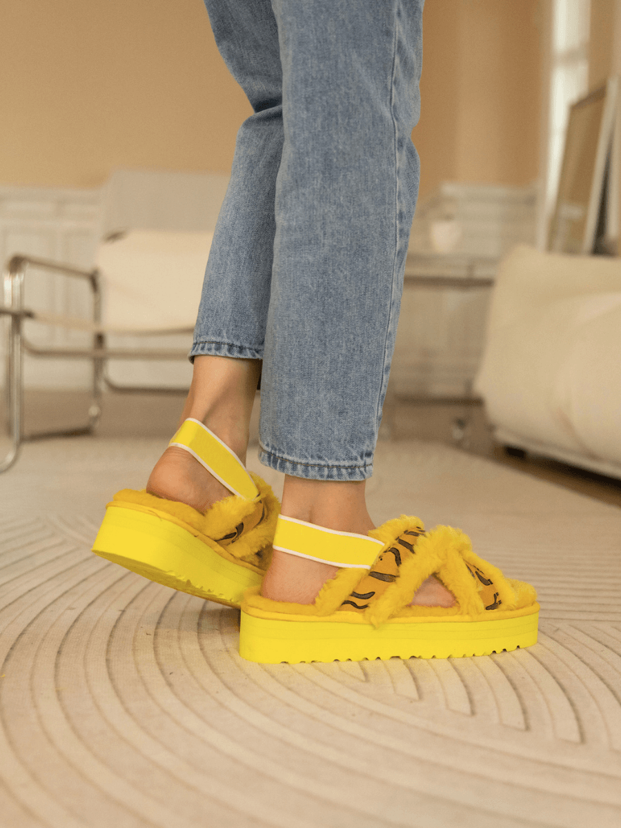 Smaibulun Ugg | Roar Wool Lined Criss-Cross Strap Slipper - Yellow