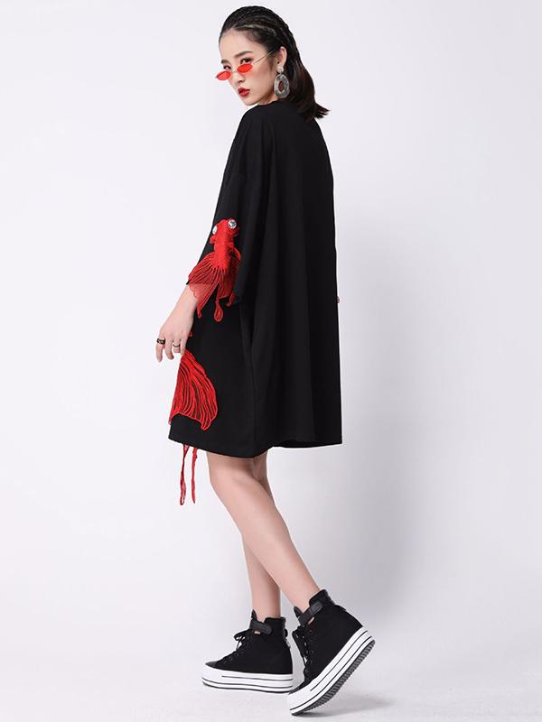 Red Goldfish Embroidered Loose Round Neck T-Shirt Dress