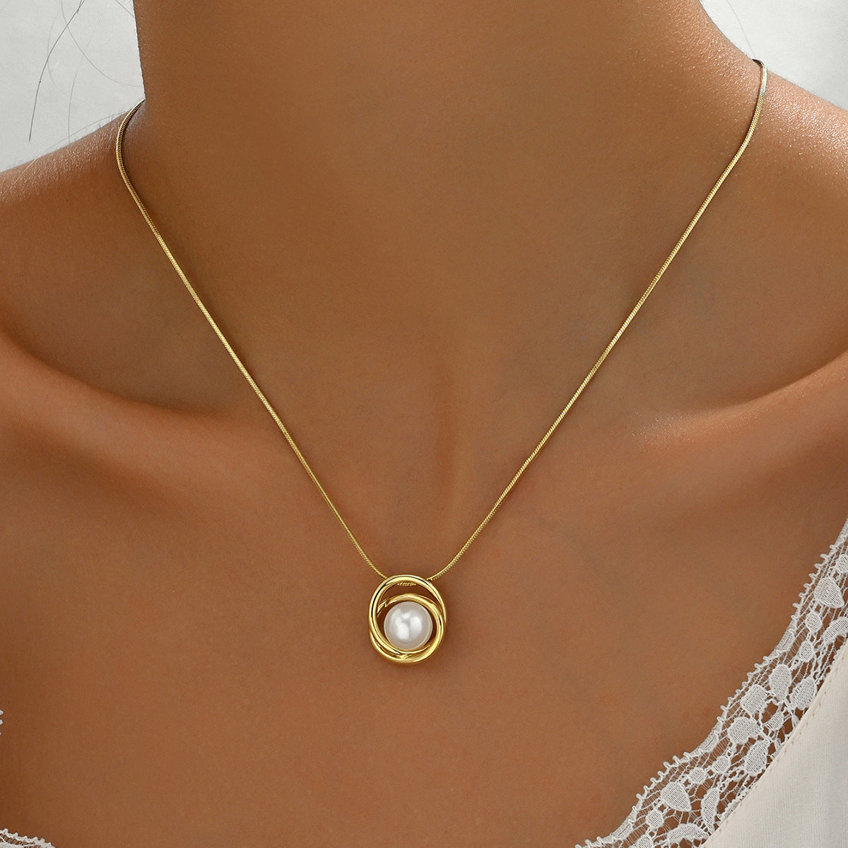 Luxe Pearl Pendant Necklace