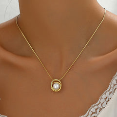 Luxe Pearl Pendant Necklace