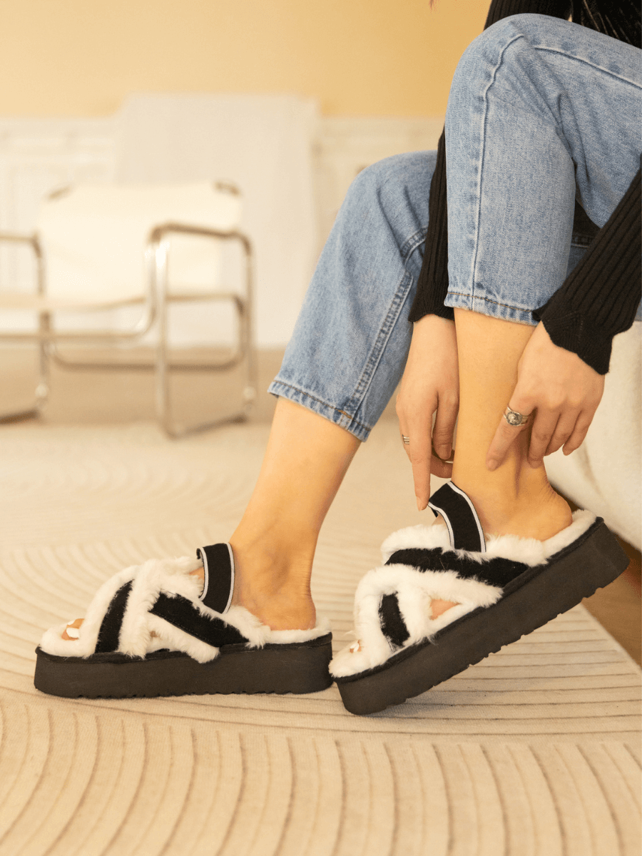 Smaibulun Ugg | Roar Wool Lined Criss-Cross Strap Slipper - White