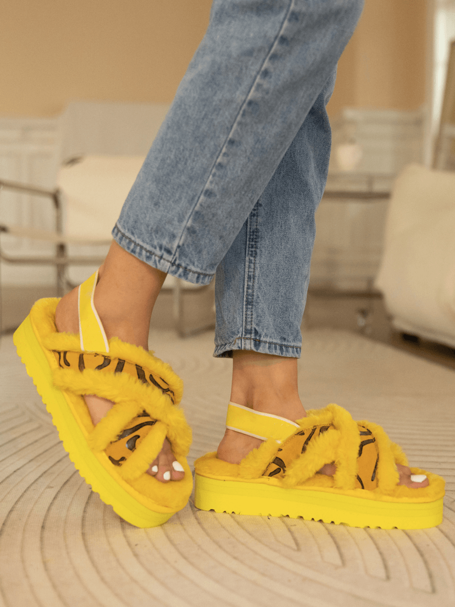 Smaibulun Ugg | Roar Wool Lined Criss-Cross Strap Slipper - Yellow