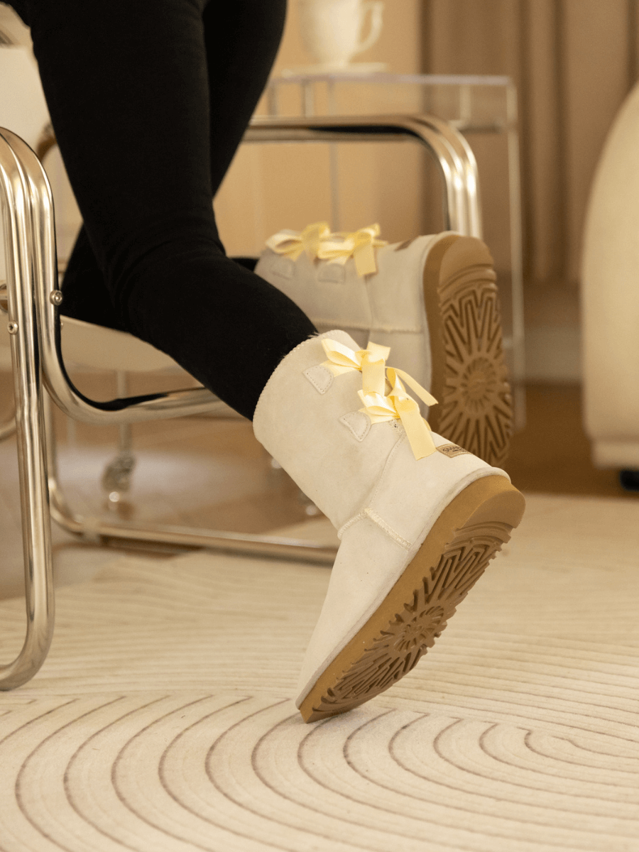 Smaibulun Ugg | Double Ballet Ribbon Bow Suede Shearling Boots - Ivory