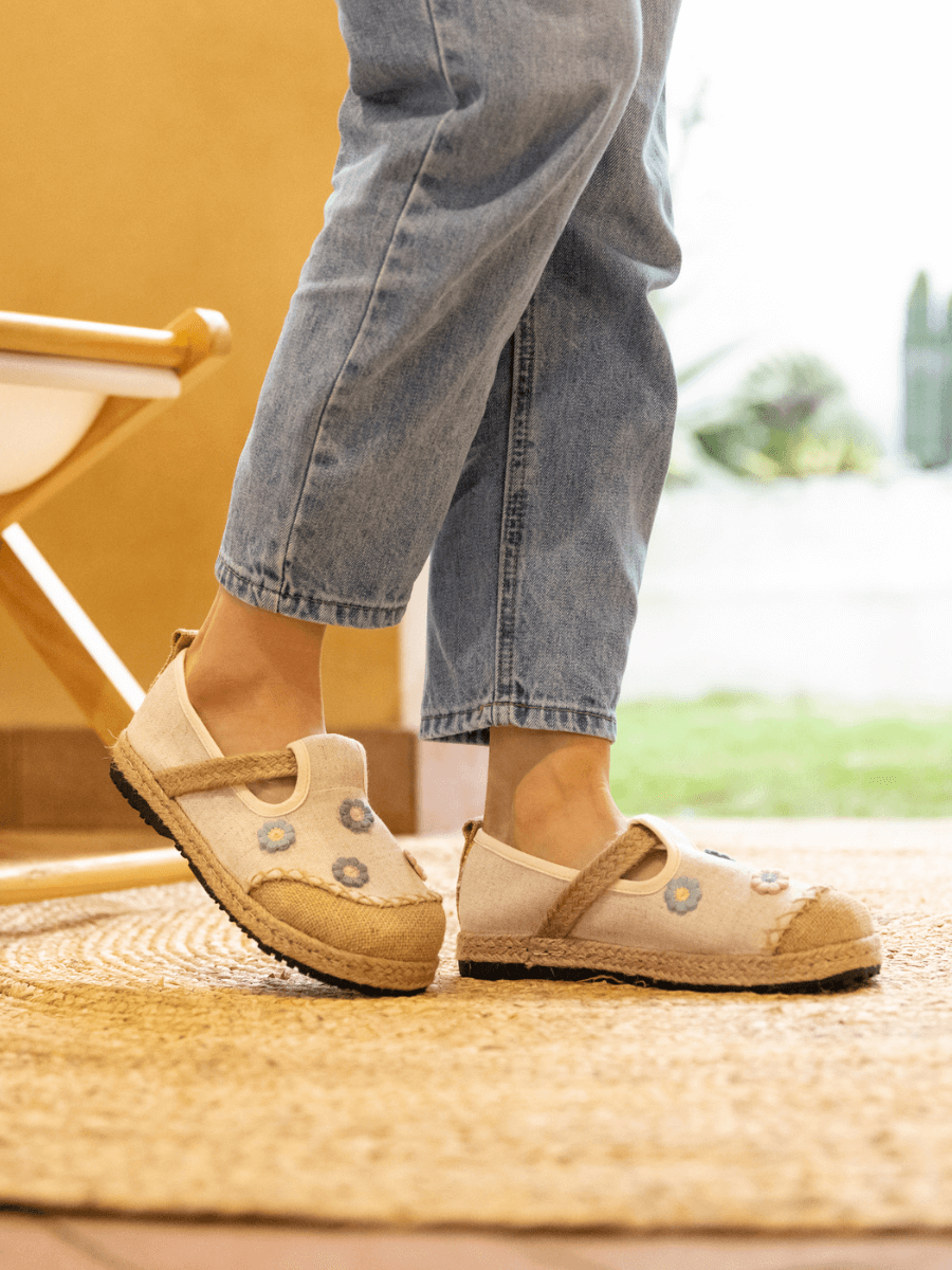 CACTUS ROSE | PALOMA DAISY APPLIQUE LINEN LOAFER - BEIGE