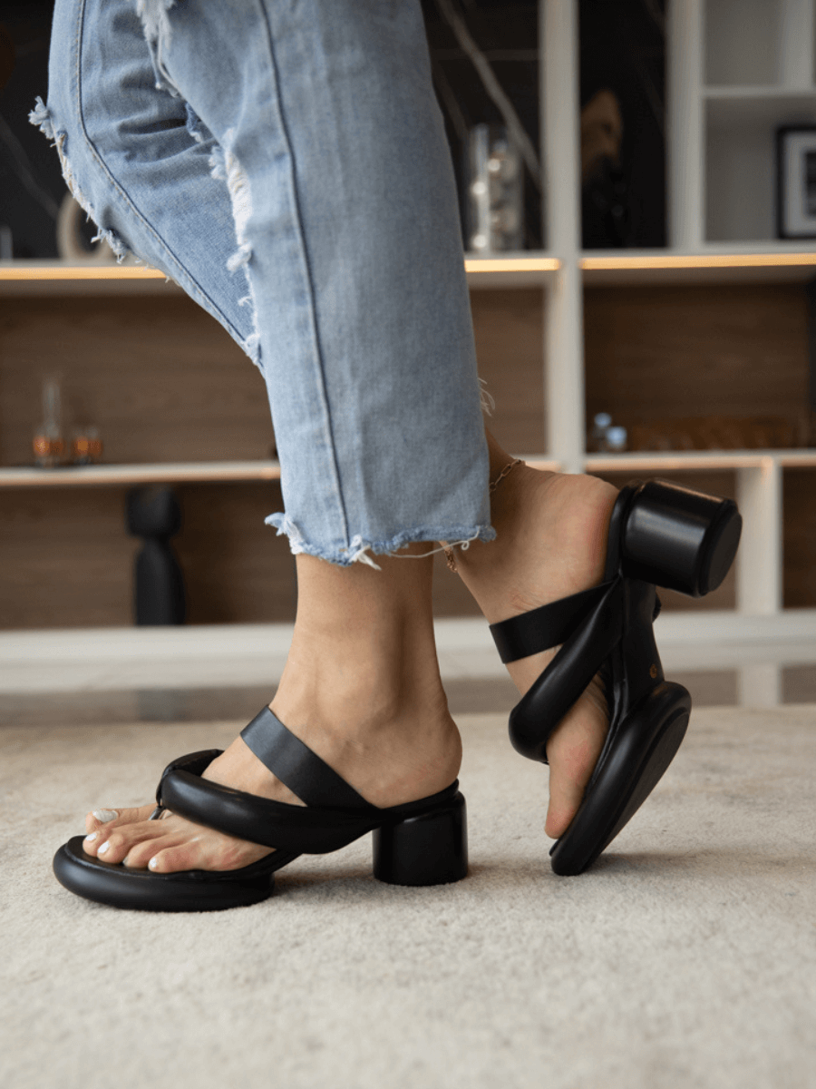 Jady Rose | Payton Puff Thong Leather Heels - Black