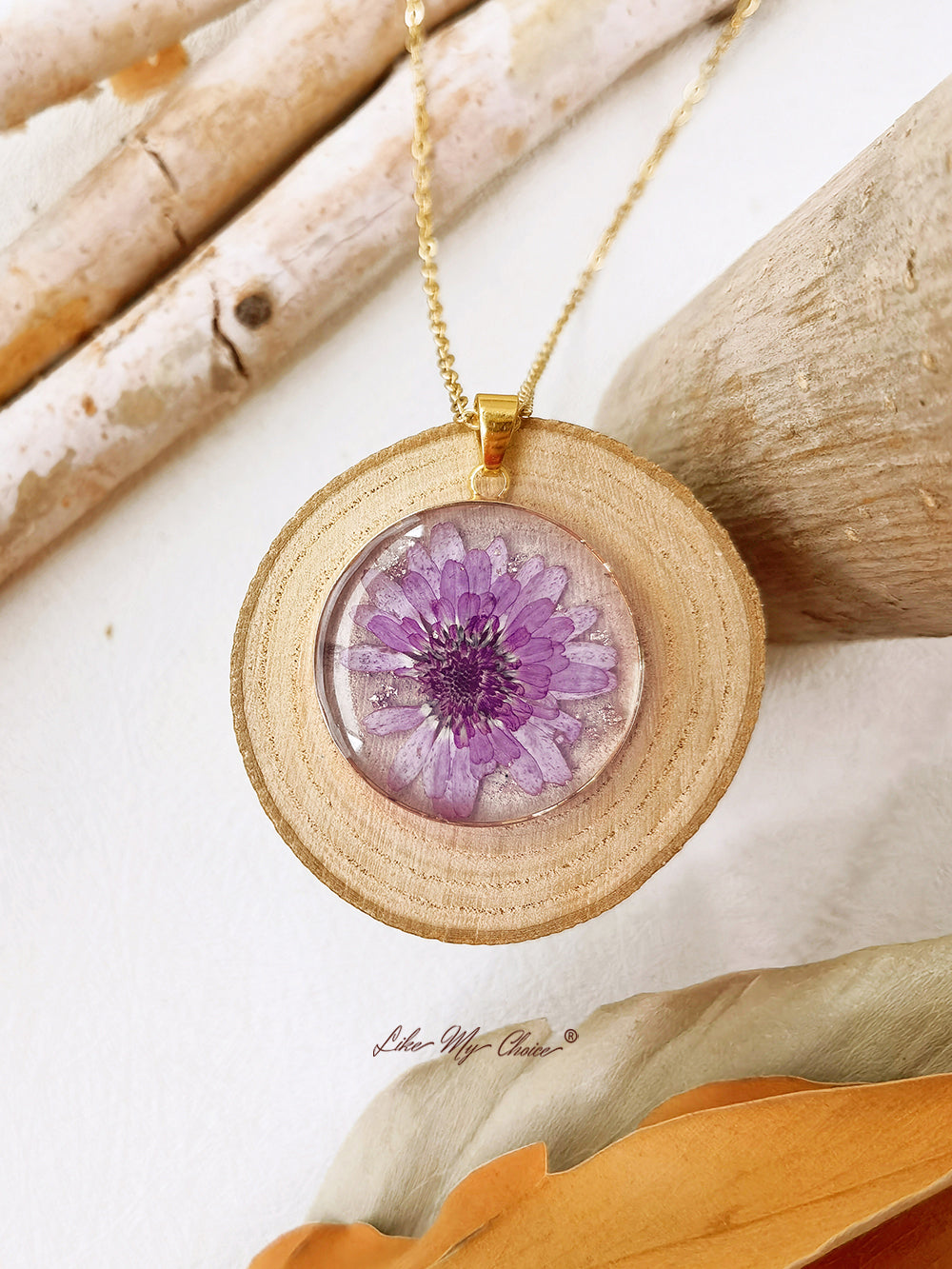 Resin Dried Flower Necklace for Nature Lovers