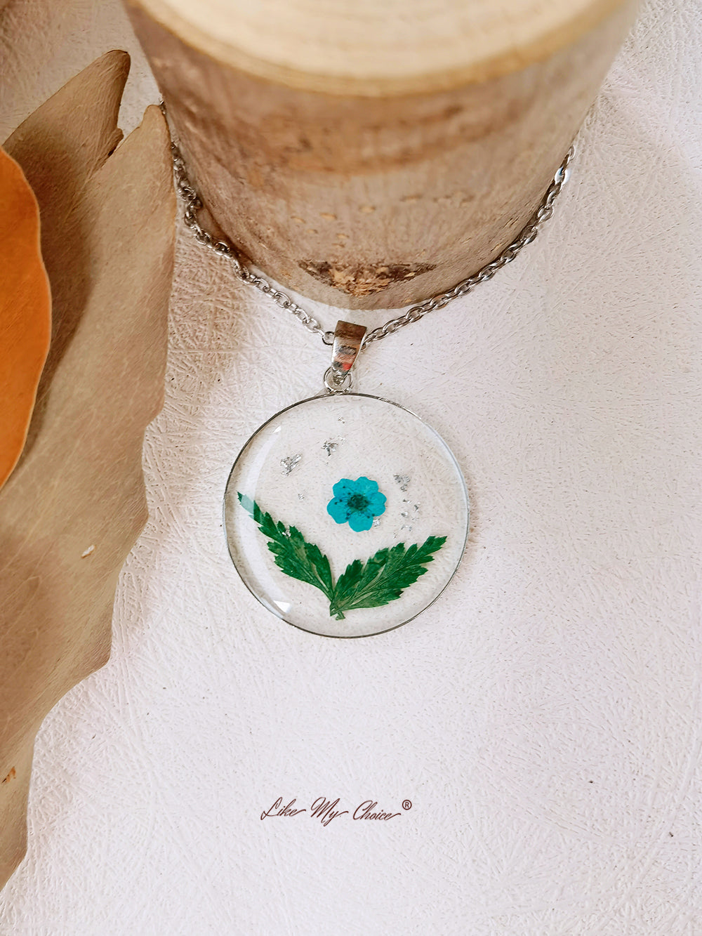 Captivating Blue Floral Elegance Necklace