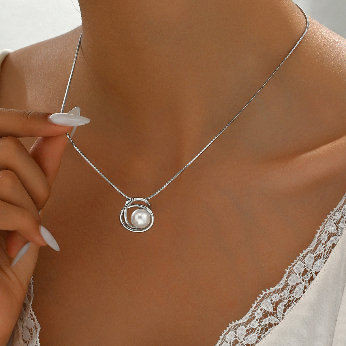 Luxe Pearl Pendant Necklace