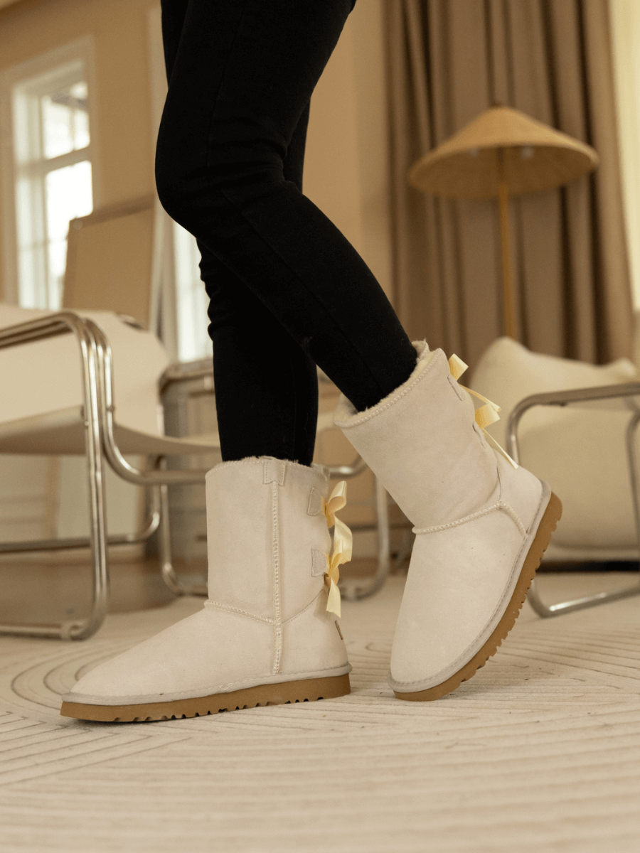 Smaibulun Ugg | Double Ballet Ribbon Bow Suede Shearling Boots - Ivory