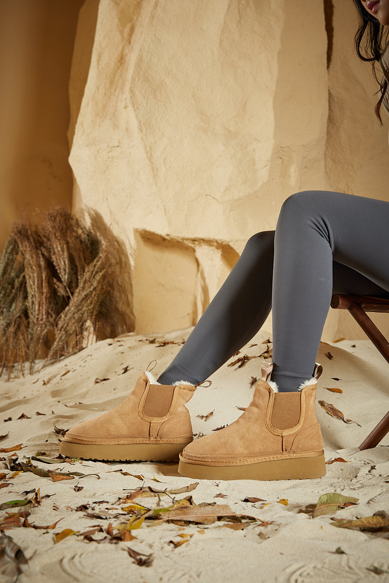 Smaibulun Ugg | Chelsea On The Land Suede Shearling Boots - Chestnut