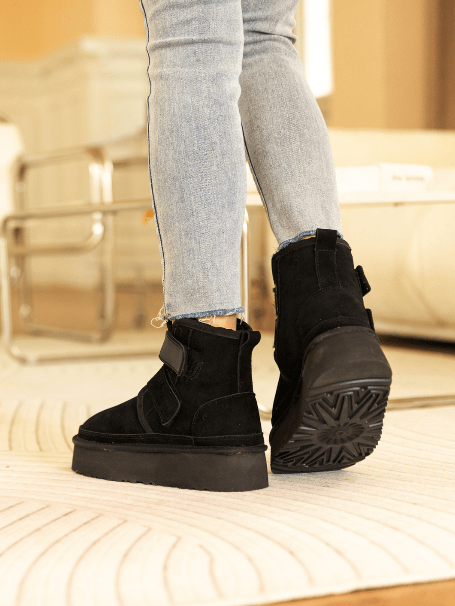 Smaibulun Ugg | Montford Wool Lined Buckle Up Platform Boots – Black