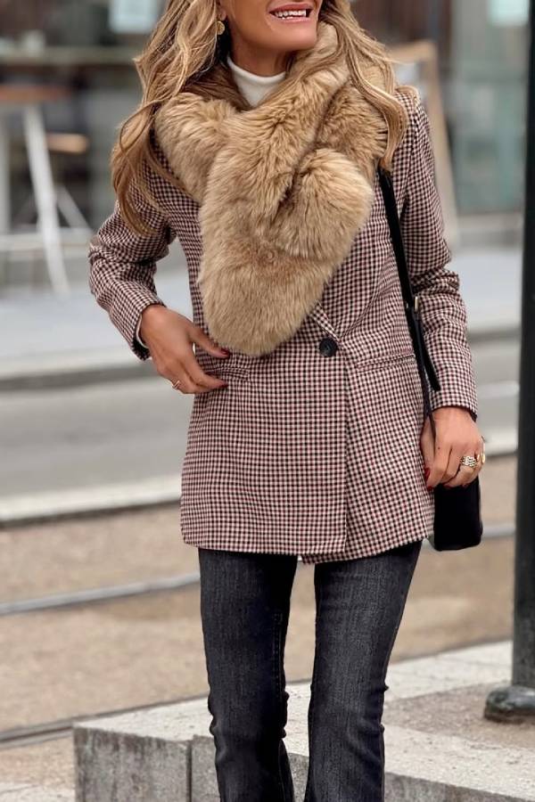 A must-have plaid jacket for fashionistas