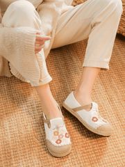 Cactus Rose | Belize Daisy Embroidered Linen Loafer - Apricot