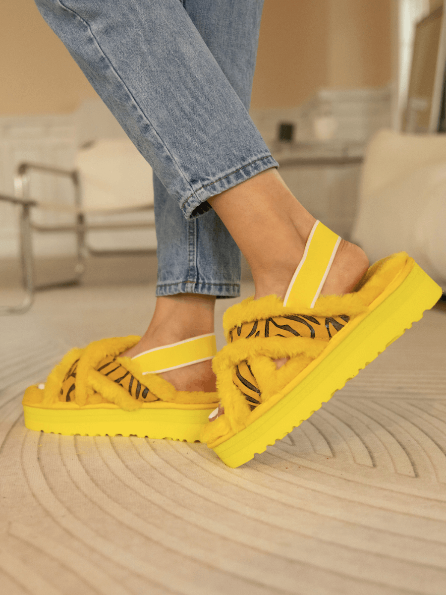 Smaibulun Ugg | Roar Wool Lined Criss-Cross Strap Slipper - Yellow