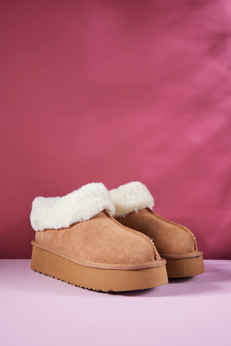 Smaibulun Ugg | Cuddle Up Wool Lined Suede Bootie - Chestnut