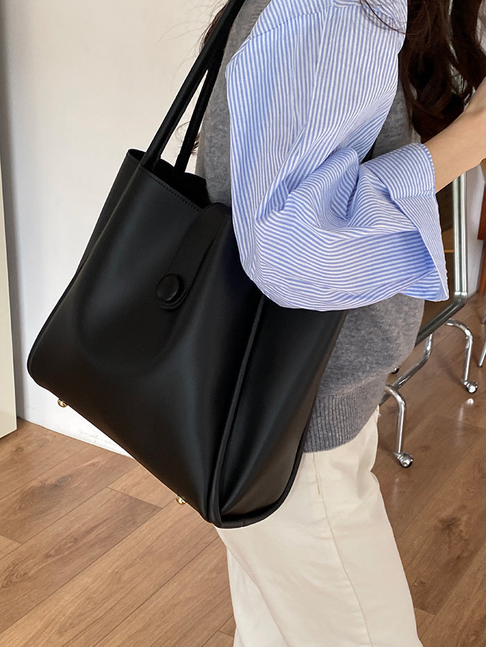 Retro-One-Shoulder Commuter Tote