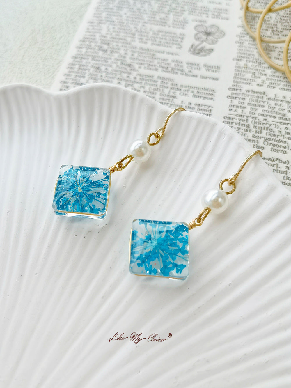 Handmade Resin Queen Anne Dried Flower Earrings