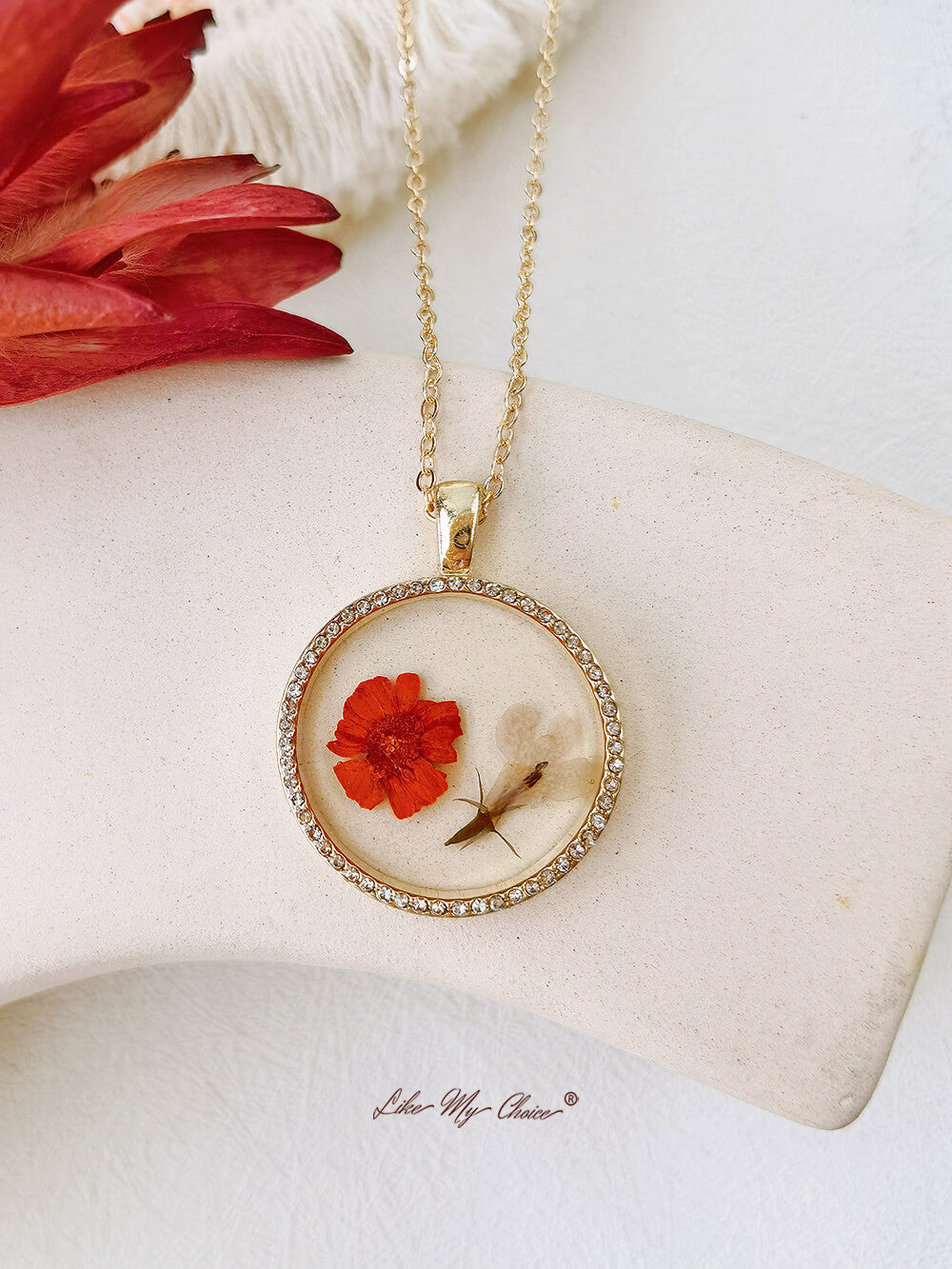 Flower Resin Round Crystal Pendant Necklace