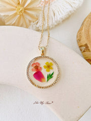 Gemini Forget Me Not Flower Resin Round Crystal Pendant Necklace