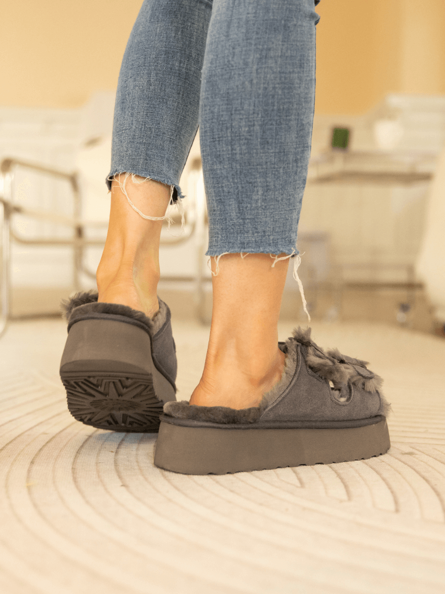 Smaibulun Ugg | Woolen Suede Double Strap Platform Sandal - Grey