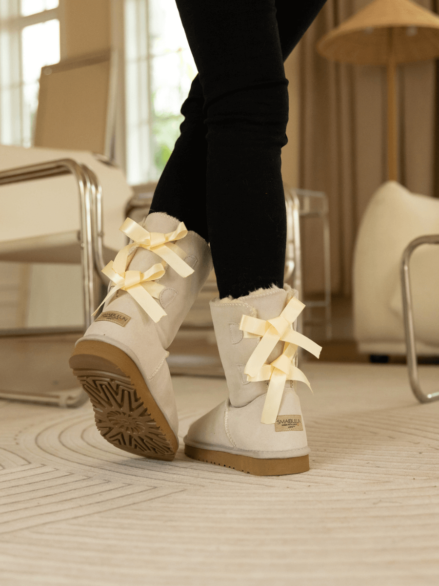 Smaibulun Ugg | Double Ballet Ribbon Bow Suede Shearling Boots - Ivory