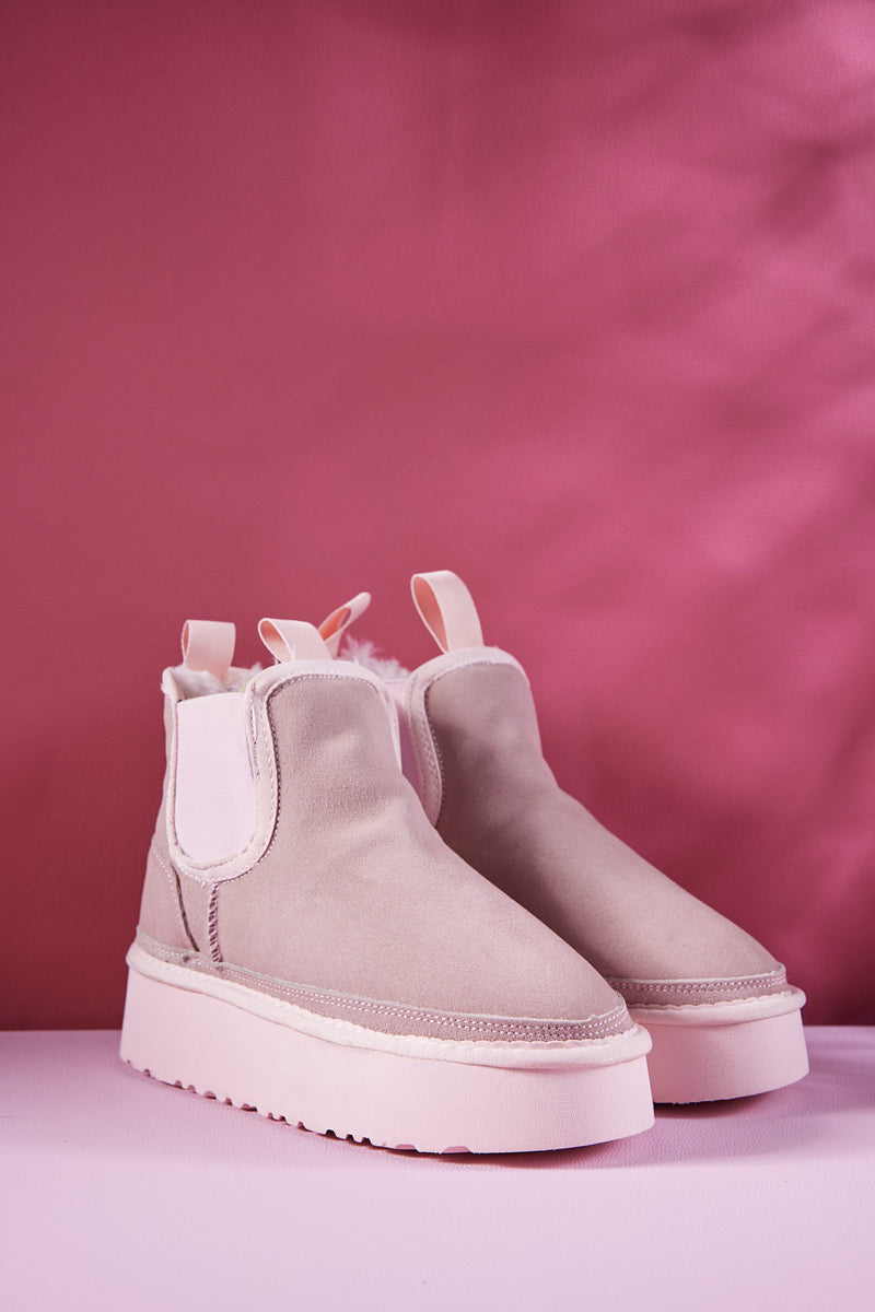 Smaibulun Ugg | Chelsea On The Land Suede Shearling Boots - Baby Pink