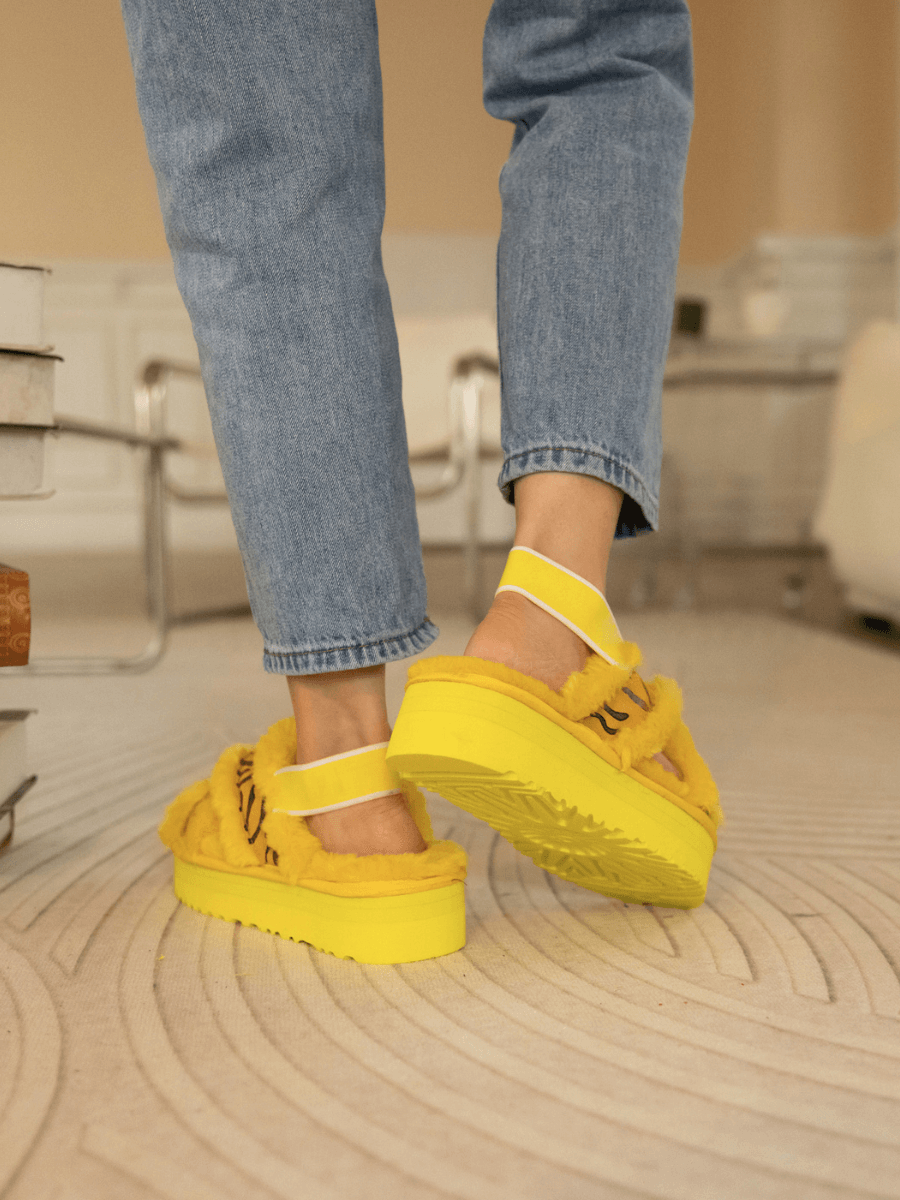 Smaibulun Ugg | Roar Wool Lined Criss-Cross Strap Slipper - Yellow