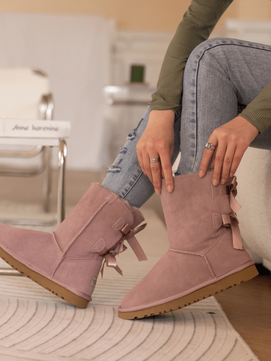 Smaibulun Ugg | Double Ballet Ribbon Bow Suede Shearling Boots - Taro