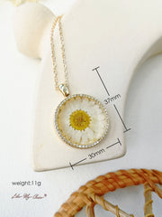 Daisy Flower Resin Round Crystal Pendant Necklace