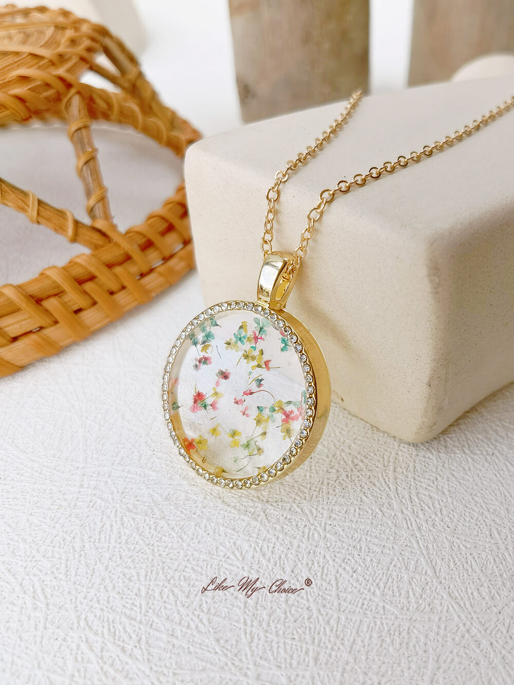 Floral Resin Round Crystal Pendant Necklace