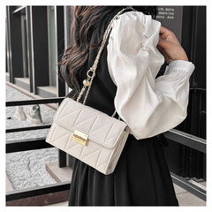 Retro-Chic Chain Shoulder Bag