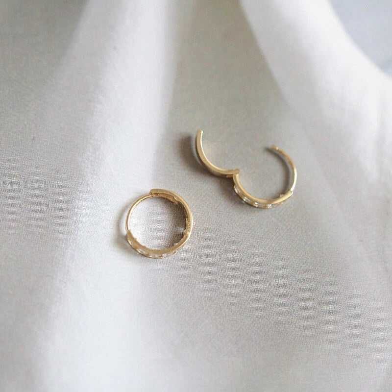 Lili Minimalist Earrings