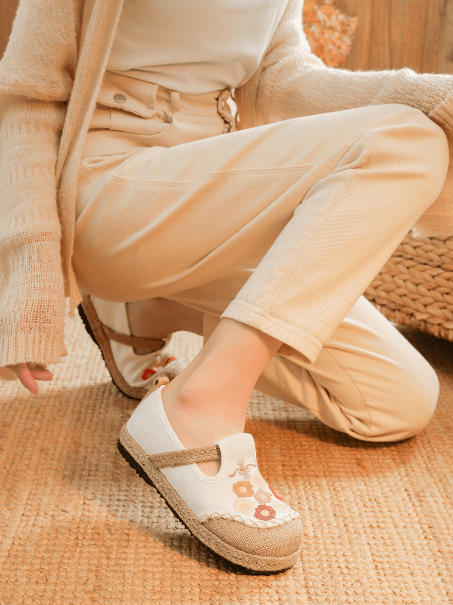 Cactus Rose | Belize Daisy Embroidered Linen Loafer - Apricot