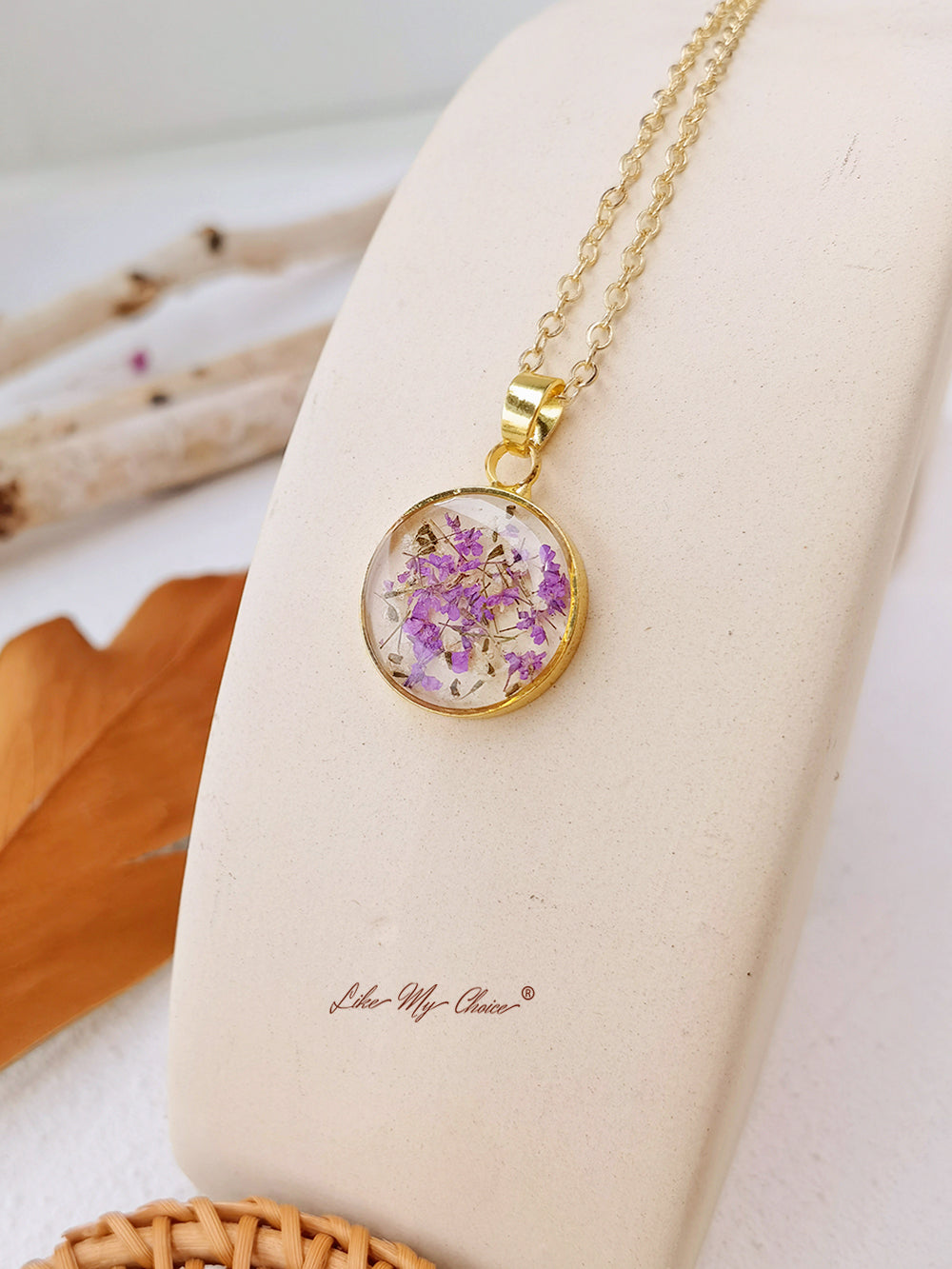 Queen Anne Lace Flower Botanical Pendant Gold Circle Necklace