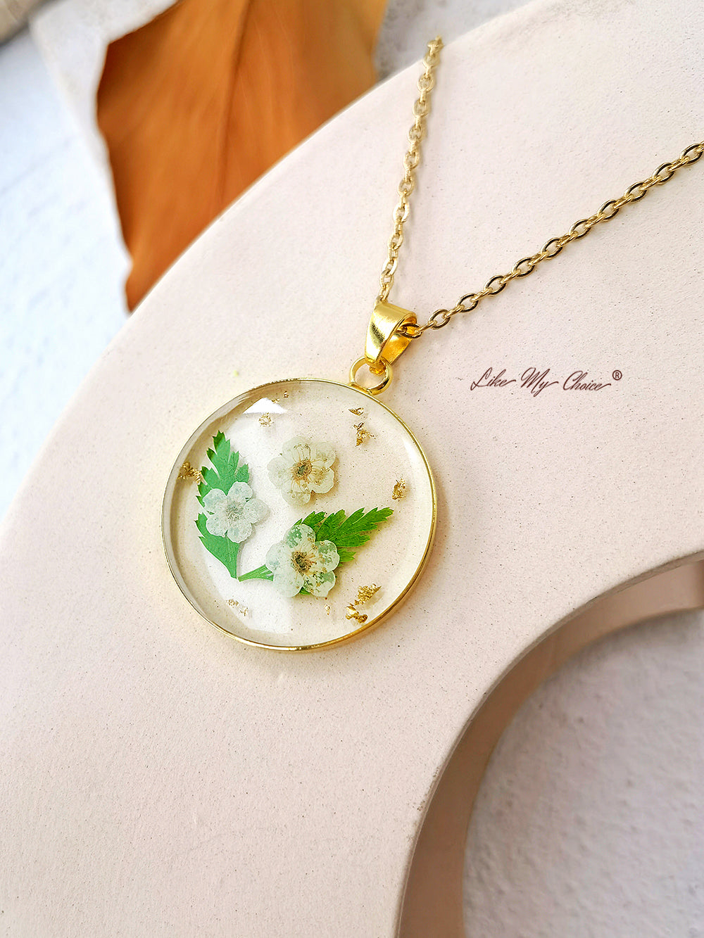 Handmade Daisy Flower Pendant Necklace