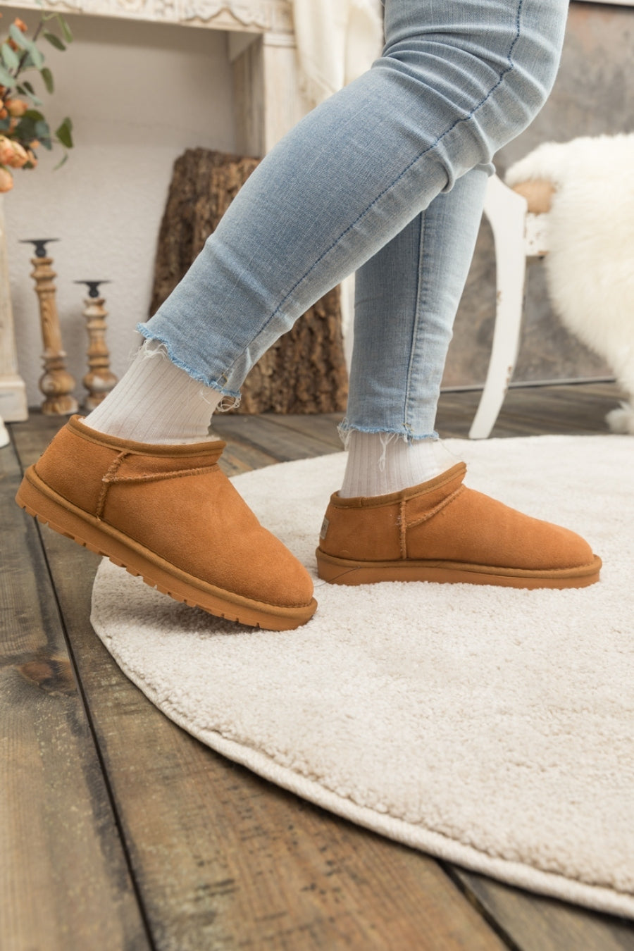 SMAIBULUN Ugg | Faux Fur-Lined Tasman Low Ankle Boots