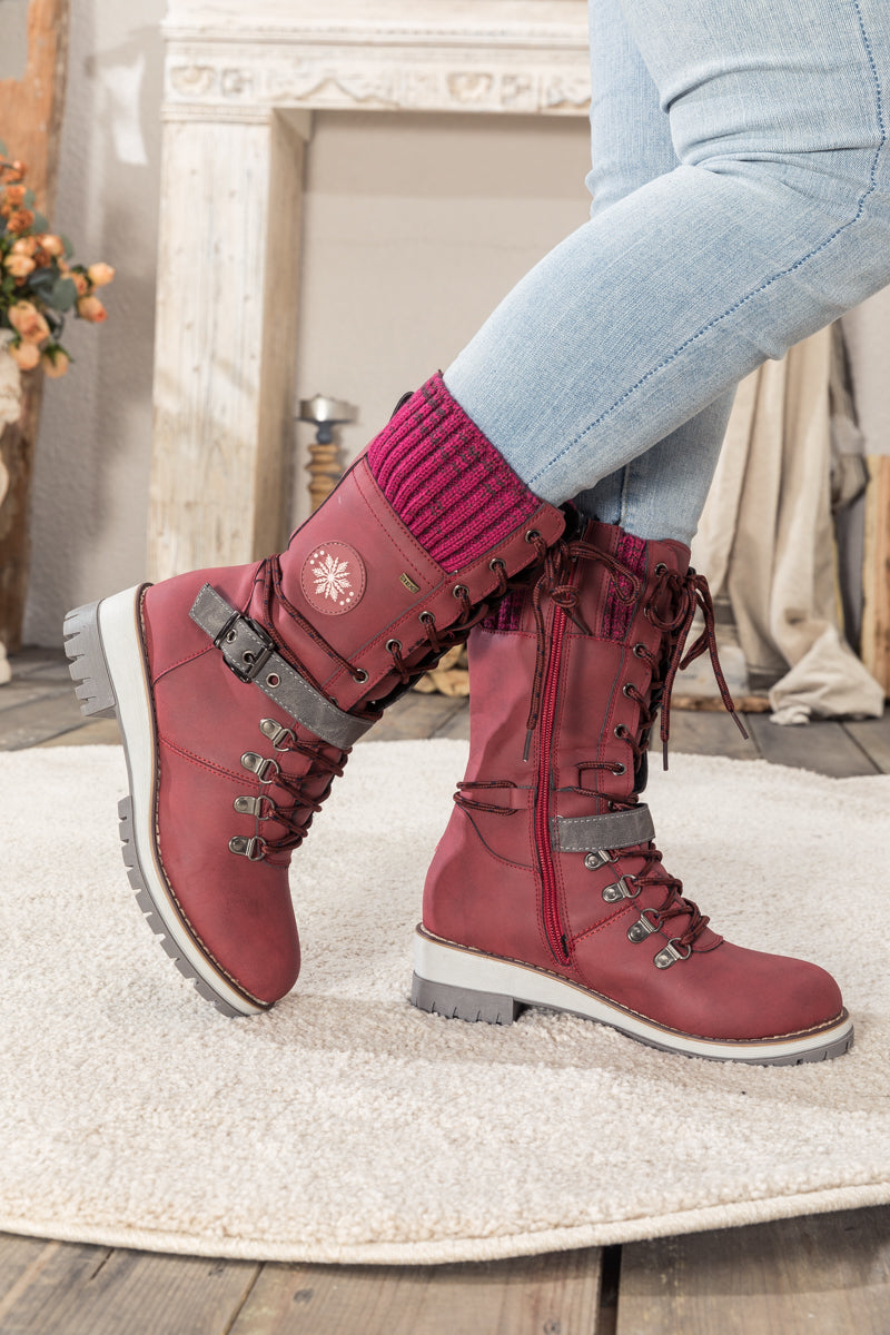 En Bloom | Ribbed-Cuff Buckle-Strap Boot - Red