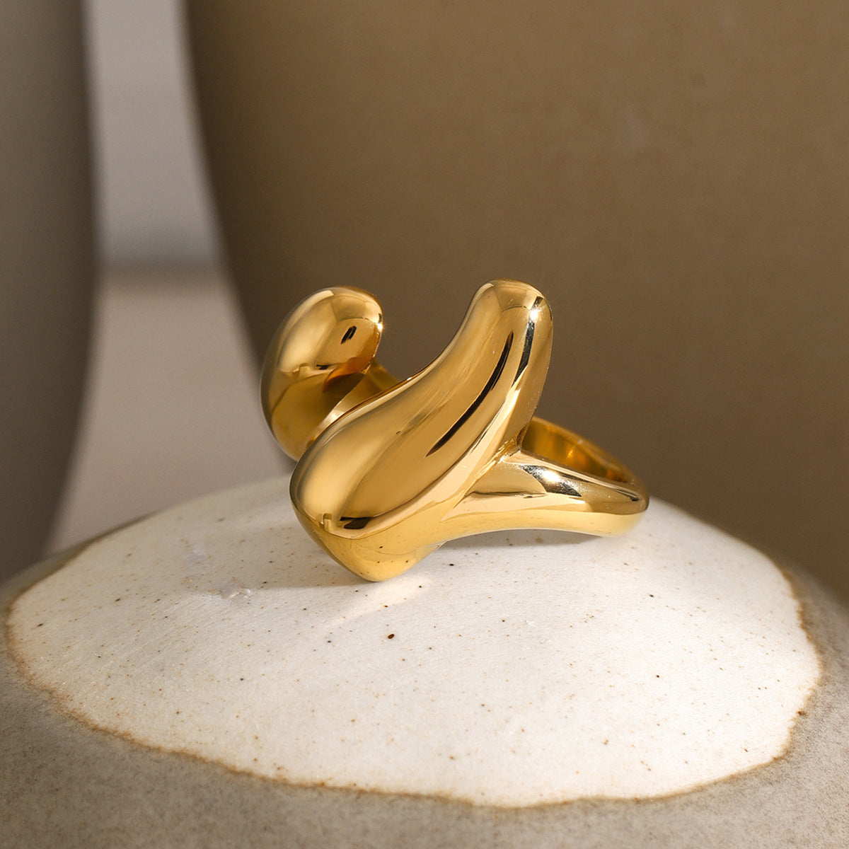 Aura Flow - Sculpted Gold Ring